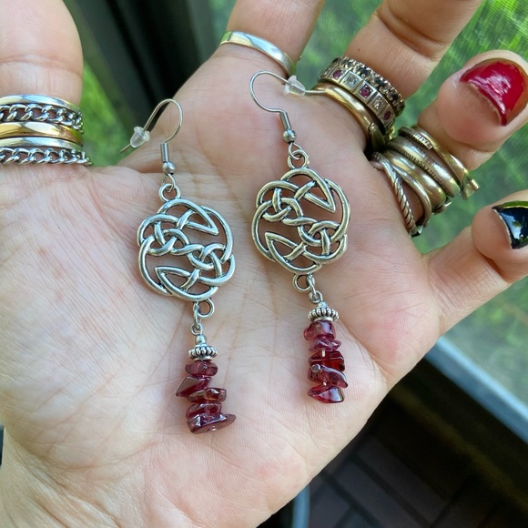 Celtic knot dangly earrings & genuine red garnet gemstones chips . Steel posts - Picture 6 of 12